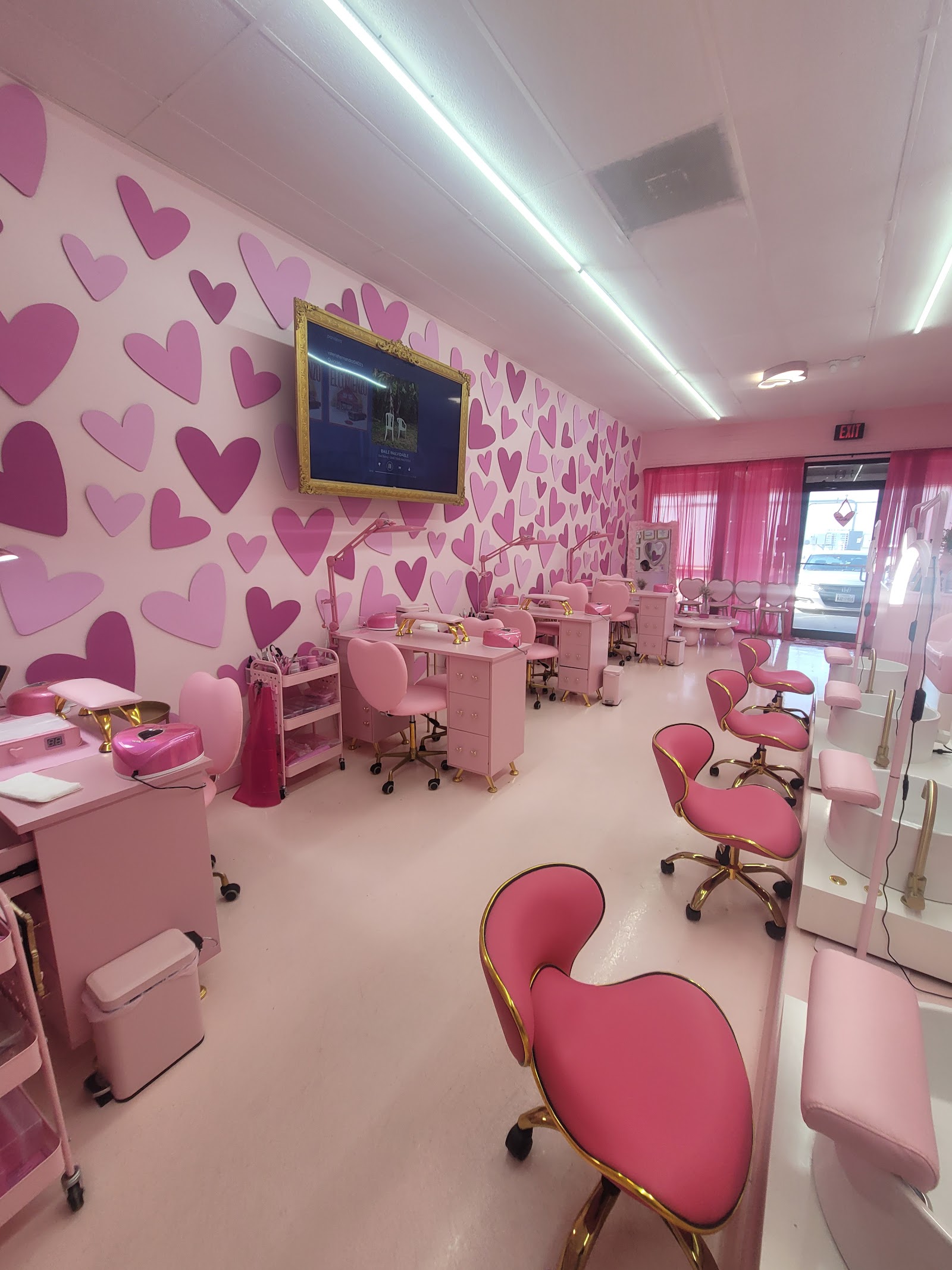 Nails & Blinks Salon nail work in Pasadena, Texas
